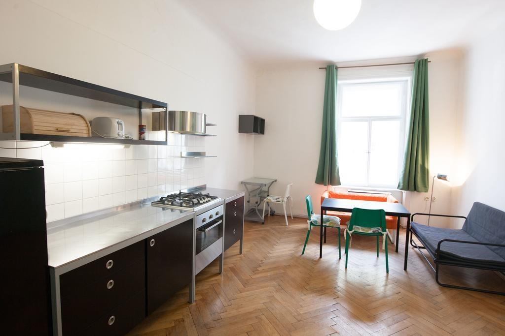 FOTO - Pronájem bytu 2k.k.+sklep+komora, 44 m2, Mělnická ul., Újezd, Malá Strana-Praha 5