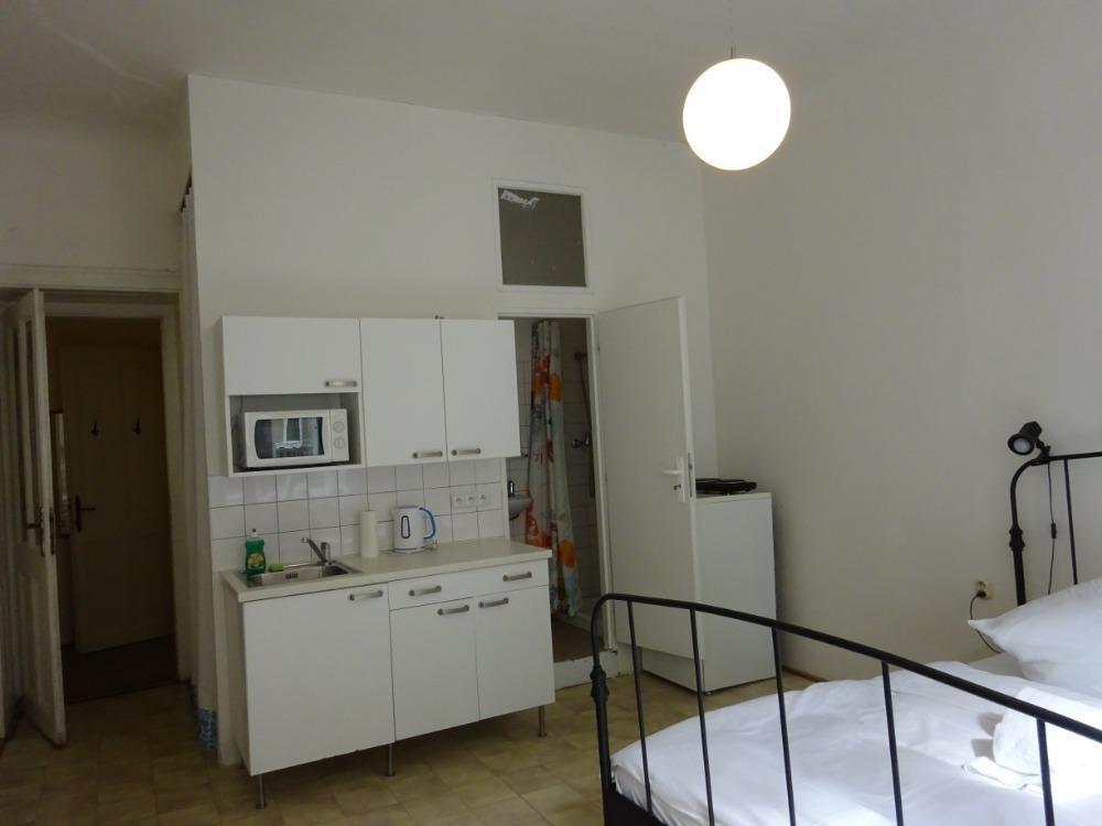 FOTO - Pronájem bytu 1k.k., 23 m2, Mělnická ul., Újezd-Malá Strana, Praha 5
