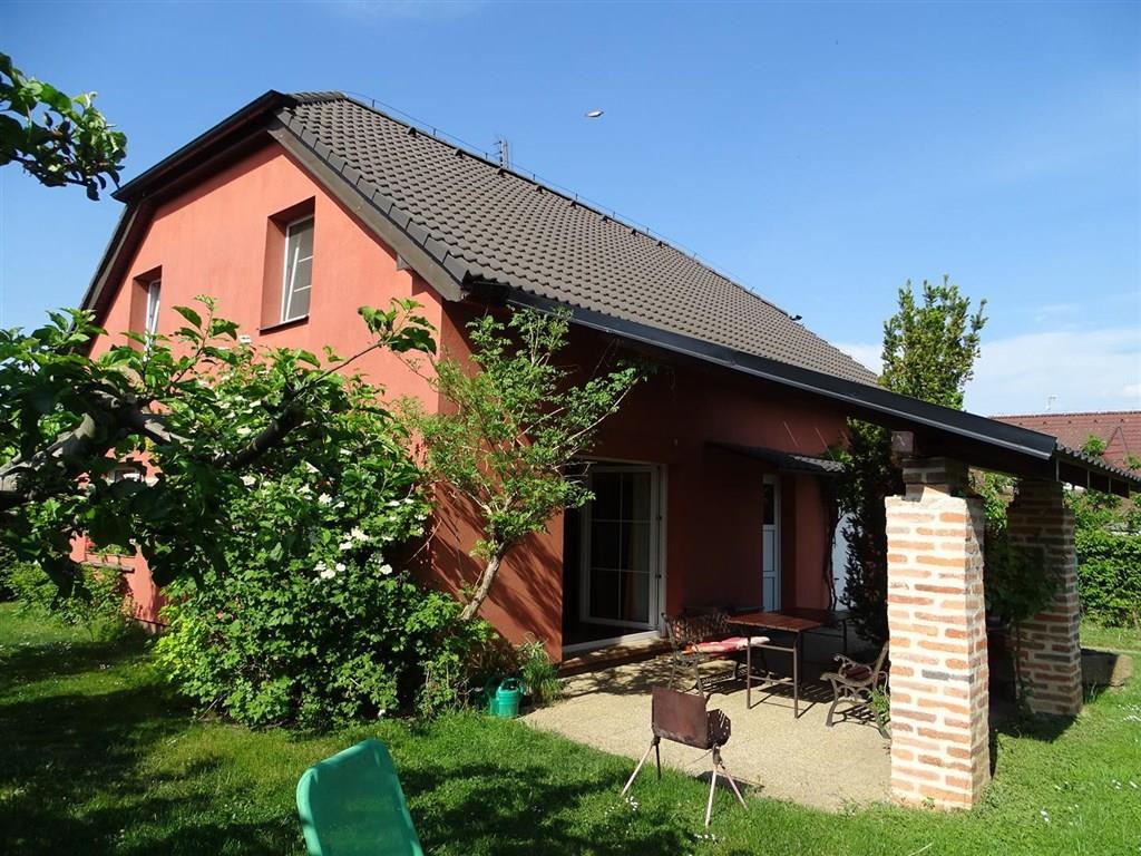 FOTO - Nabízím prodej RD 4+kk+2x koupelna+2x WC + garáž + zahrada 615 m2  v obci Měšice u Prahy